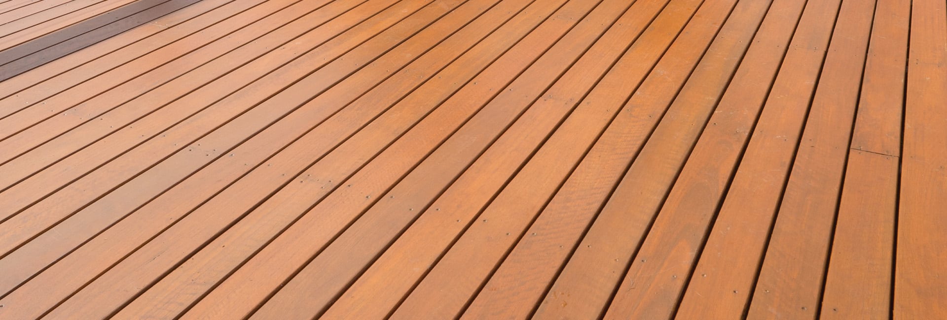 Timber or Composite Decking – Which is Suitable for You?