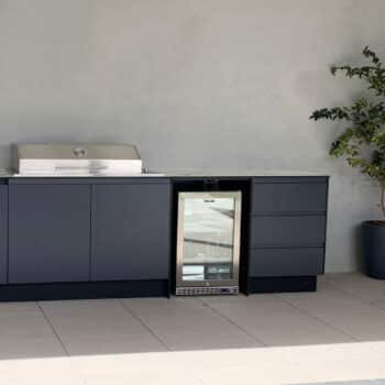 Outdoor Kitchen with drawers